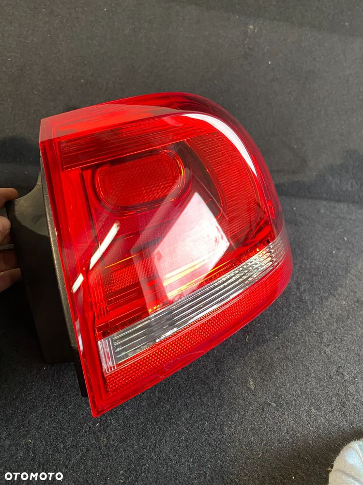 VW TOUAREG lampa prawa tył tylna 7P6945096F - 2