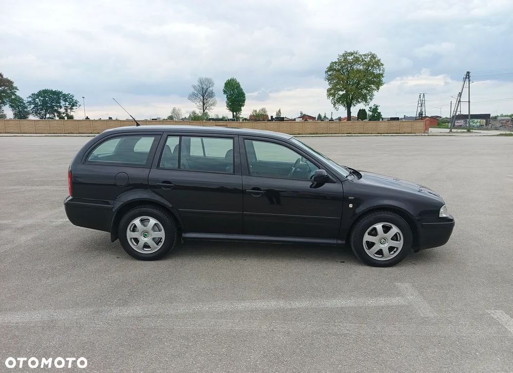 Skoda Octavia 1.6 Combi Ambiente - 5