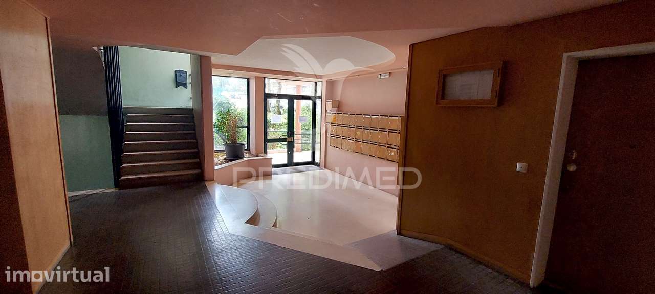 Apartamento T1 na Av. General Humberto Delgado, Monte Abraão, renov... - Grande imagem: 2/40