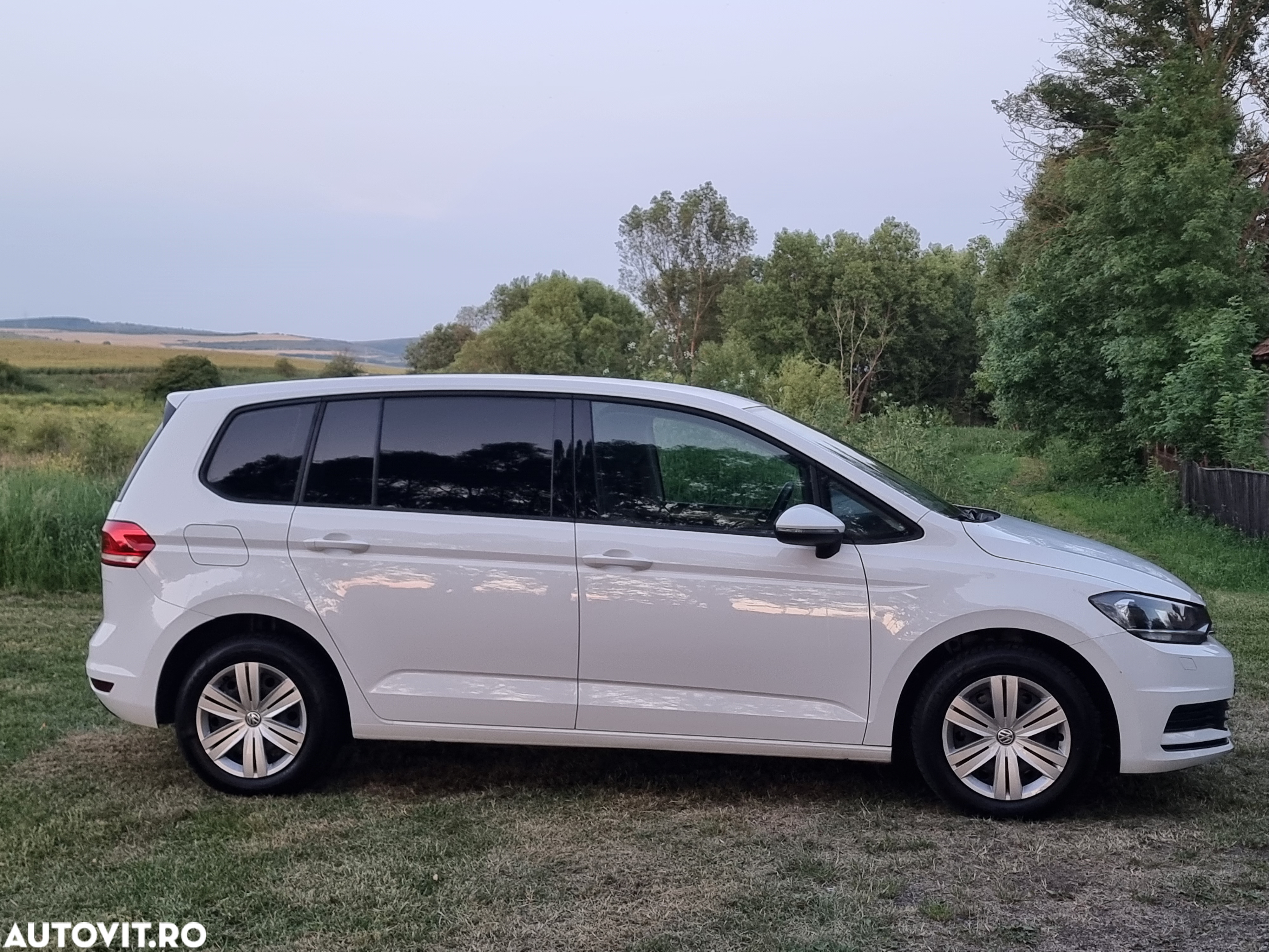 Volkswagen Touran 1.6 TDI Trendline - 11