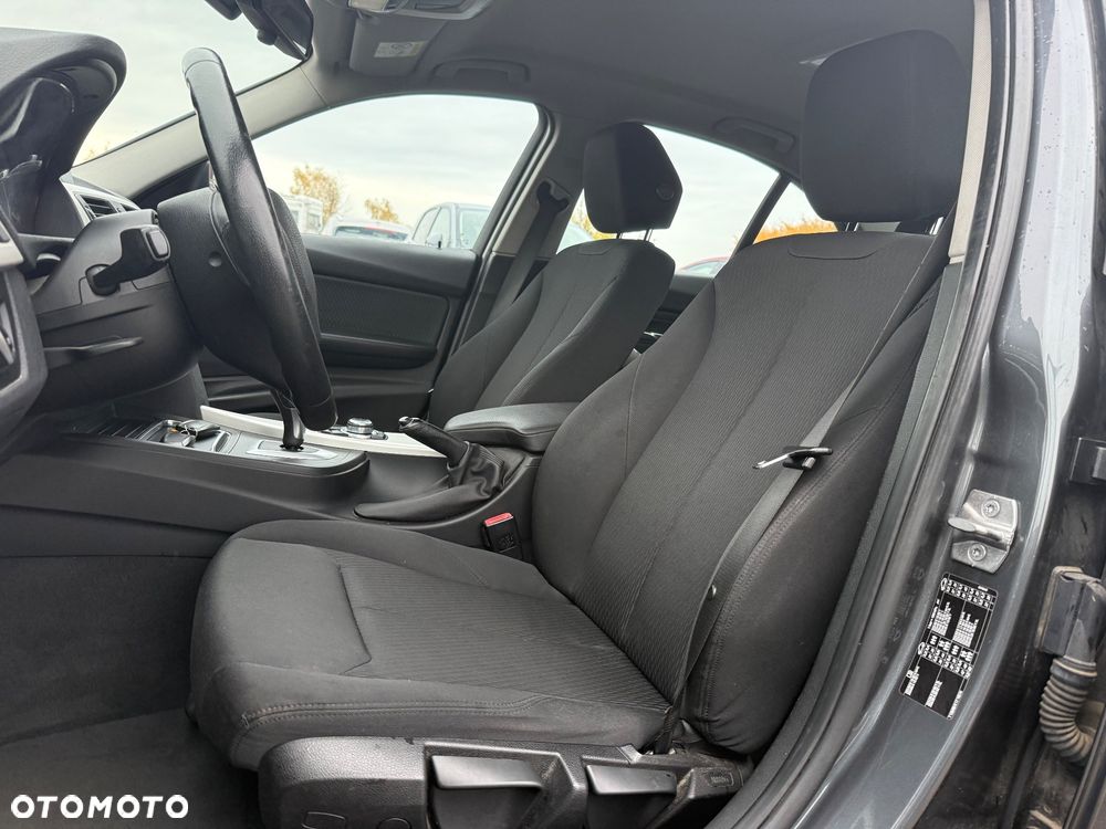 BMW Seria 3 318d Modern Line - 30