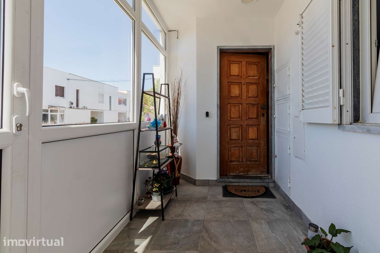Moradia T3 c/ Pátio e Terraço de 15m² em Cabriz, Sintra - Grande imagem: 2/47