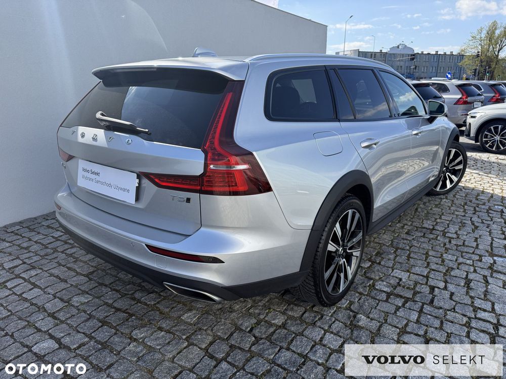 Volvo V60 Cross Country - 8