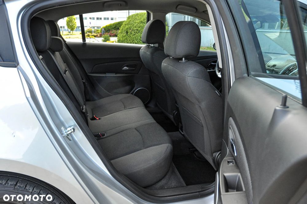 Chevrolet Cruze - 12