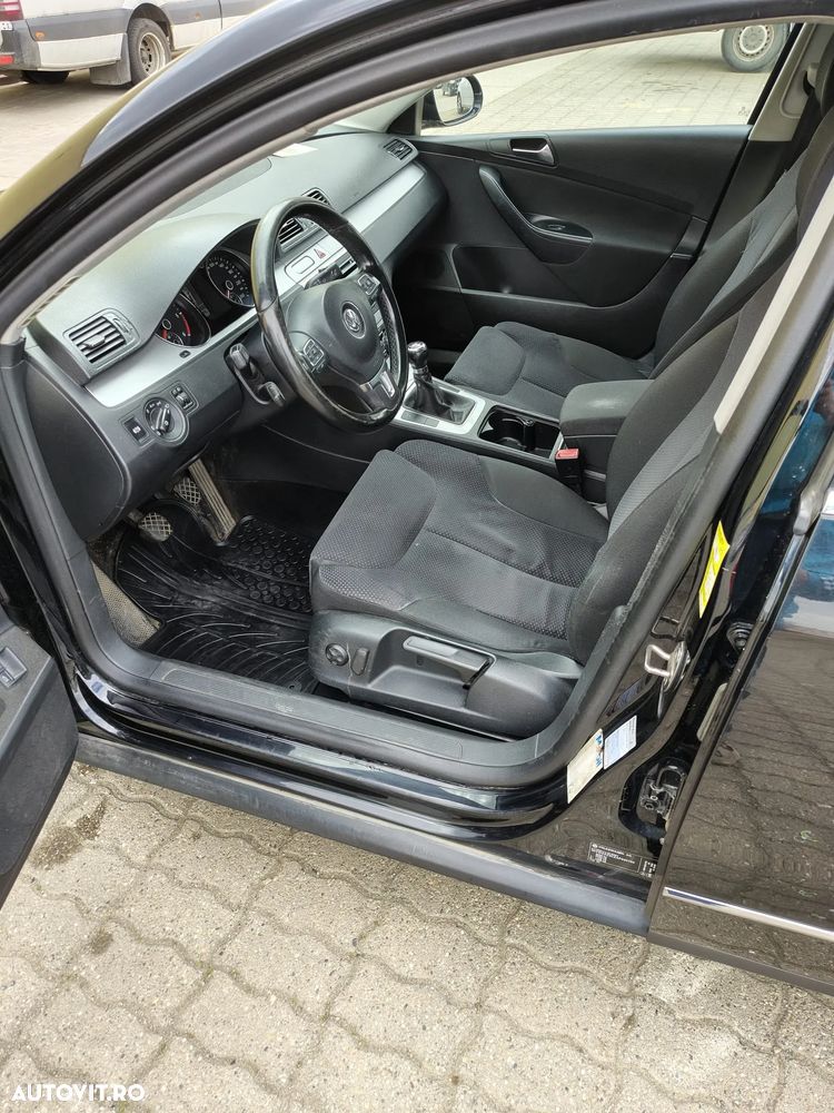 Volkswagen Passat 2.0 TDI Comfortline - 9