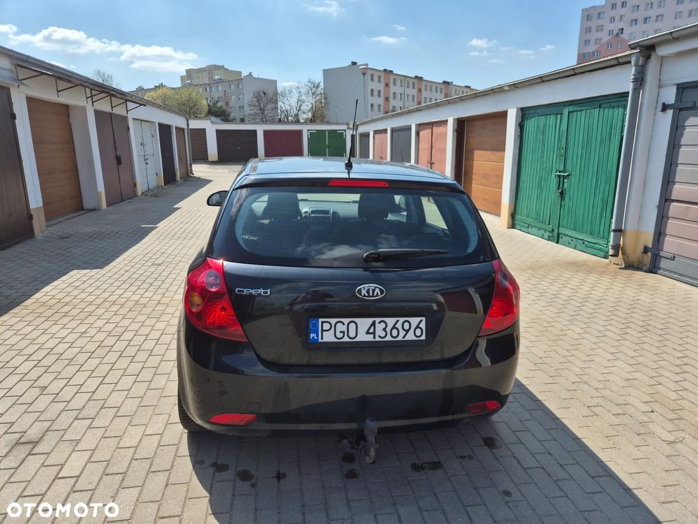Kia Ceed - 4