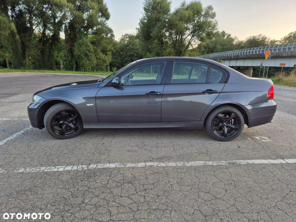 BMW Seria 3 318i - 4