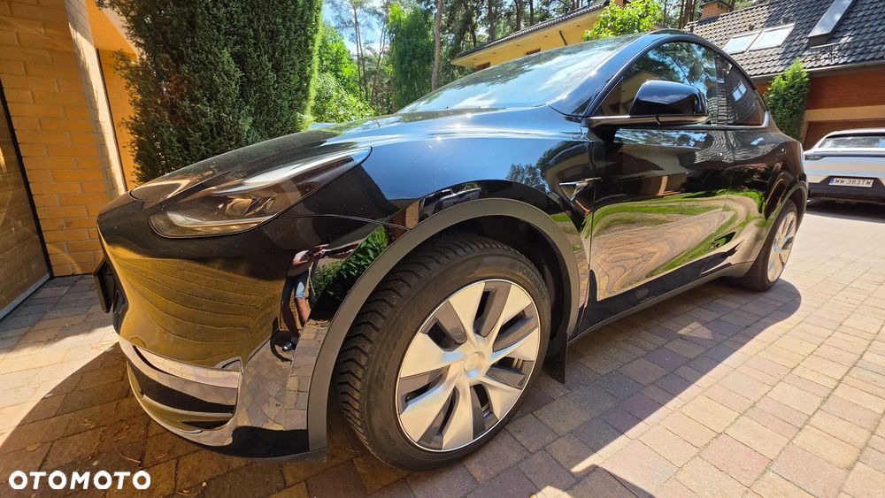Tesla Model Y - 3