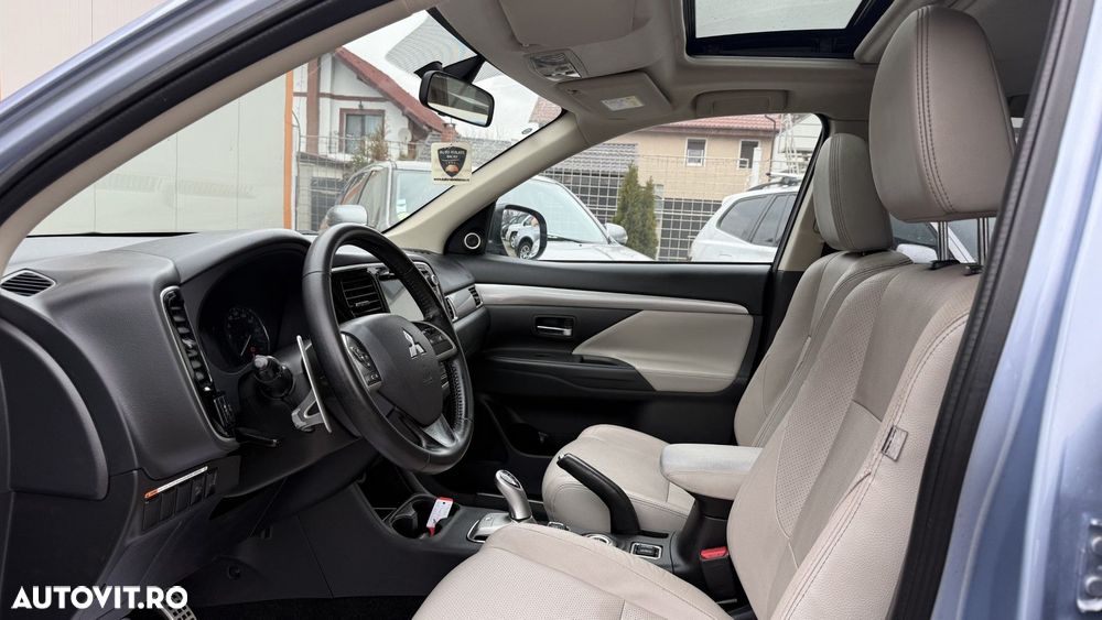 Mitsubishi Outlander - 12