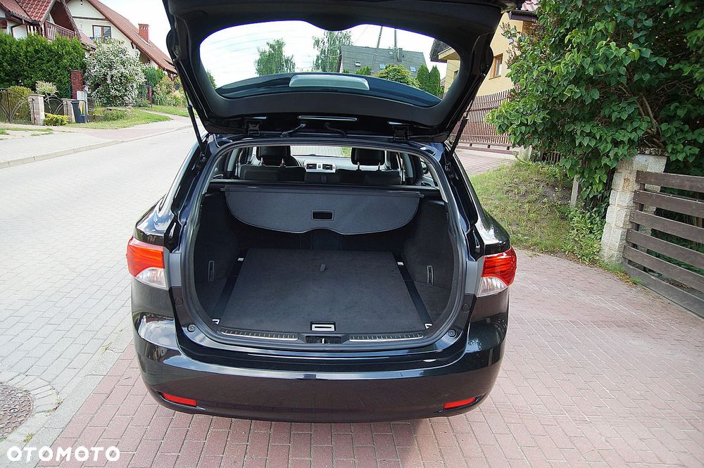 Toyota Avensis 1.8 Prestige - 25