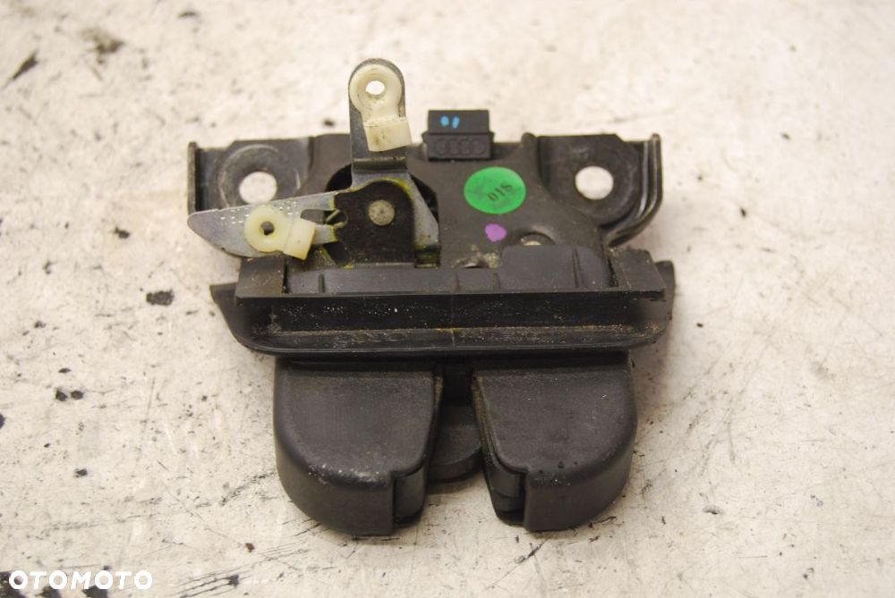 ZAMEK KLAPY BAGAŻNIKA TYŁ TYLNY 4B9827505E AUDI A6 C5 KOMBI 4B9827520 - 1