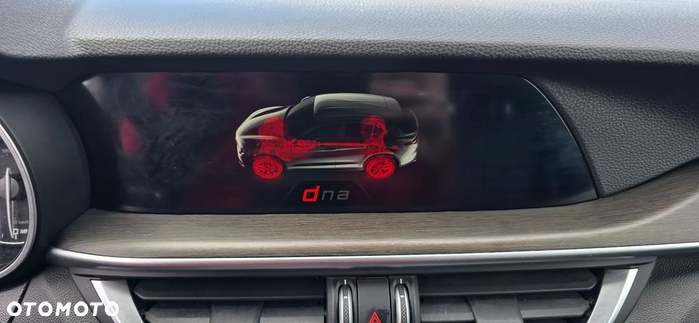Alfa Romeo Stelvio 2.0 Turbo 16V AT8-Q4 Veloce Ti - 39