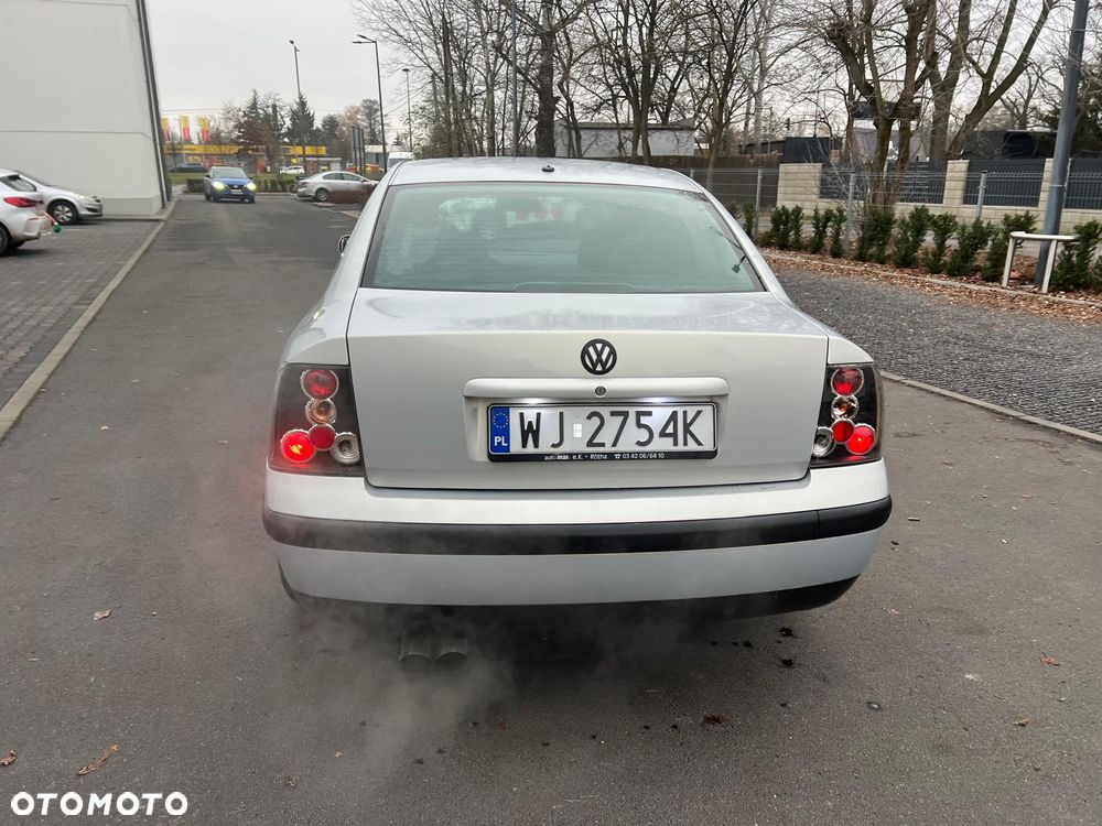 Volkswagen Passat 1.8T Trendline - 14