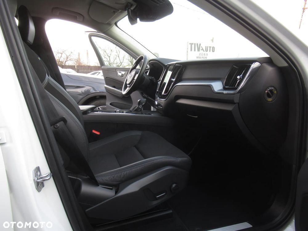 Volvo XC 60 T4 Momentum Pro - 9