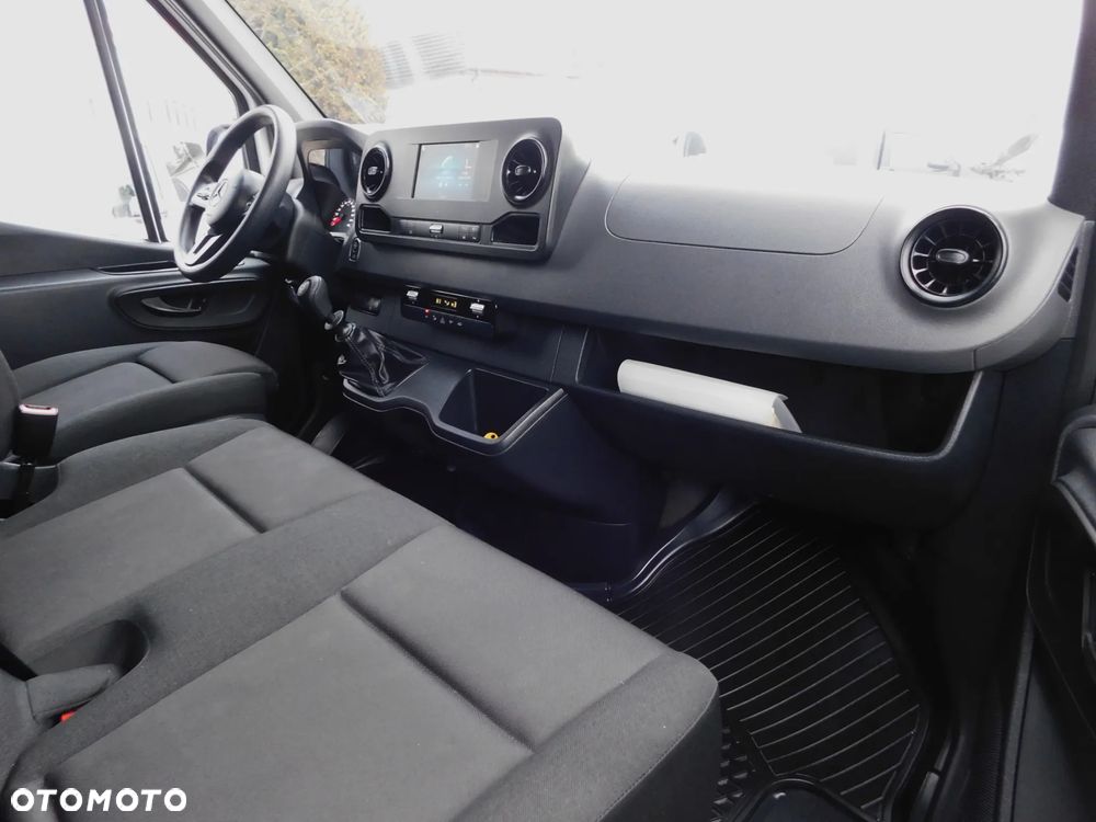 Mercedes-Benz Sprinter - 5