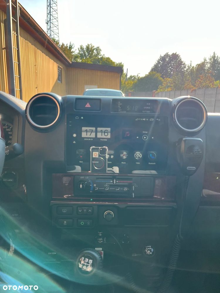 Toyota Land Cruiser - 7