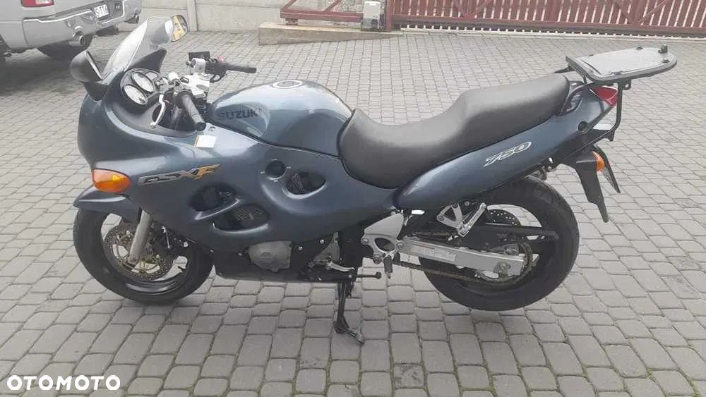 Suzuki GSX - 6