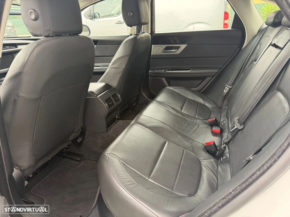 Jaguar XF 2.0 D Prestige - 11