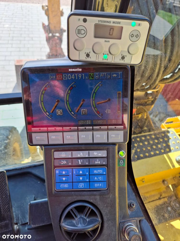 Komatsu PW98 MR-8 - 12