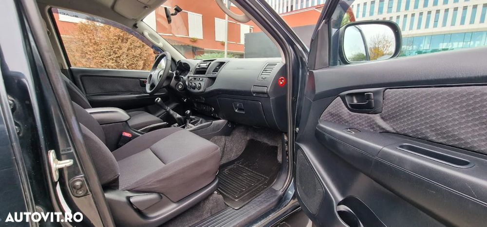 Toyota Hilux 4x4 Double Cab - 6