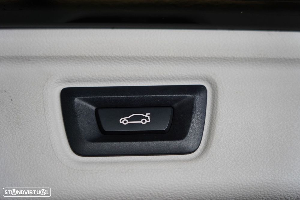 BMW 318 d Line Luxury - 31