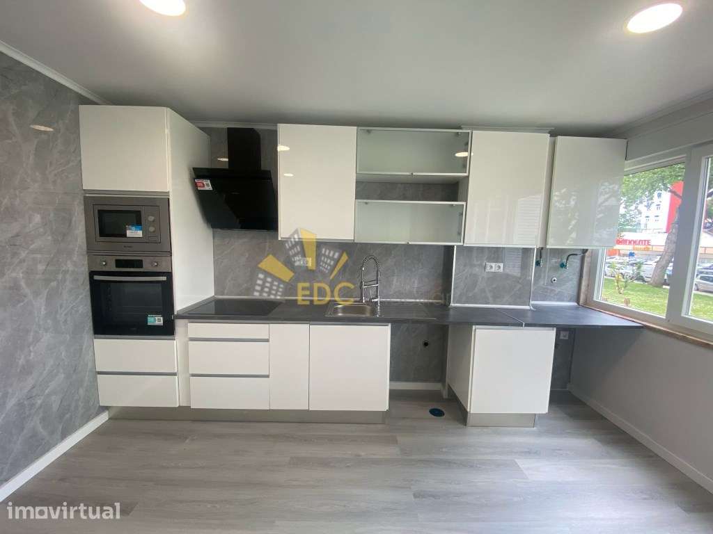 Excelente Apartamento T2 Remodelado em Oeiras com Arrecadação e 2 E... - Grande imagem: 4/28