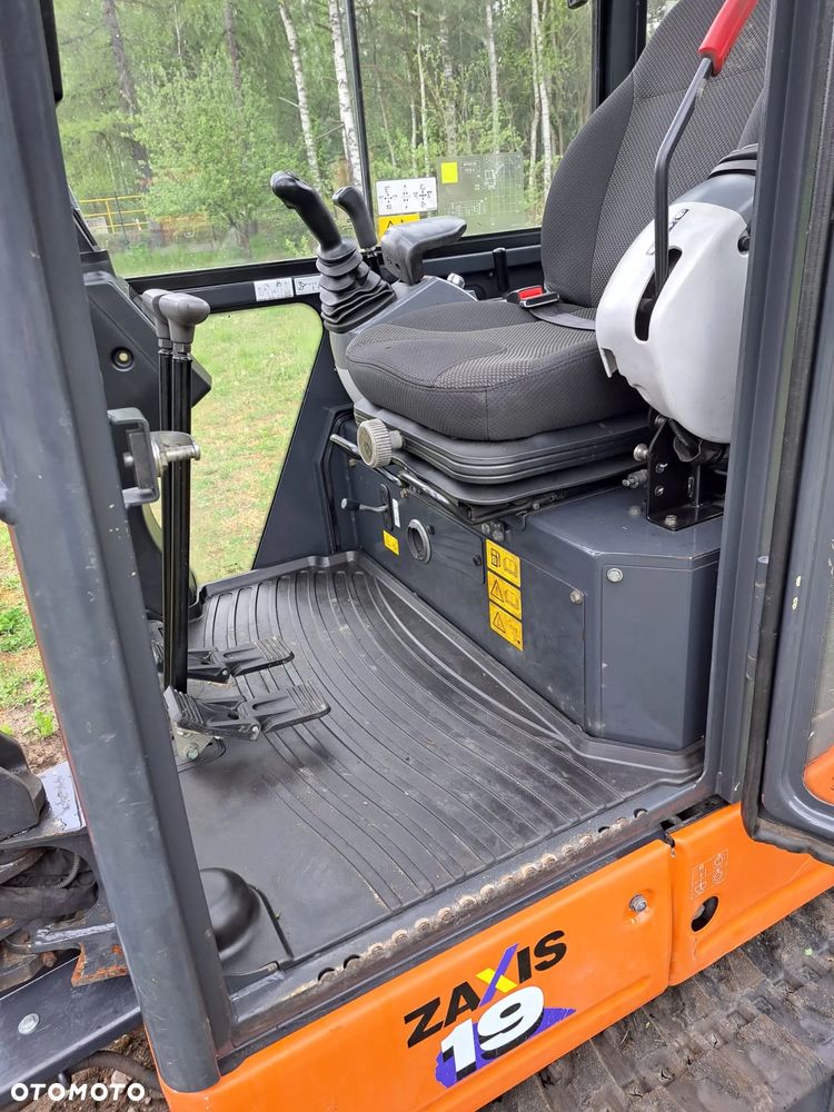 Hitachi ZX19-6CR - 12