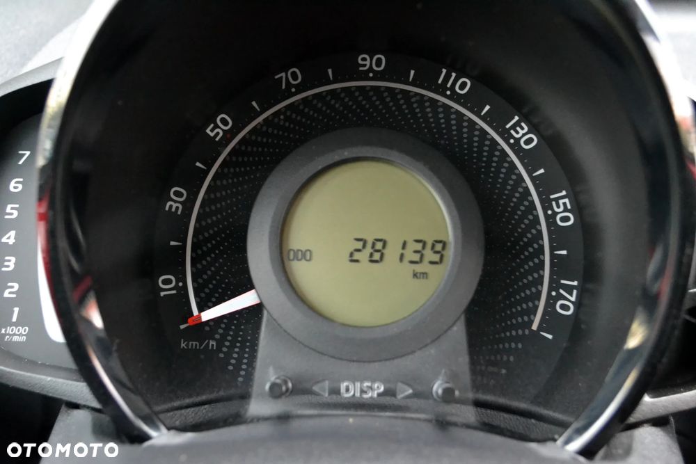 Toyota Aygo x.shift x-play connect - 27