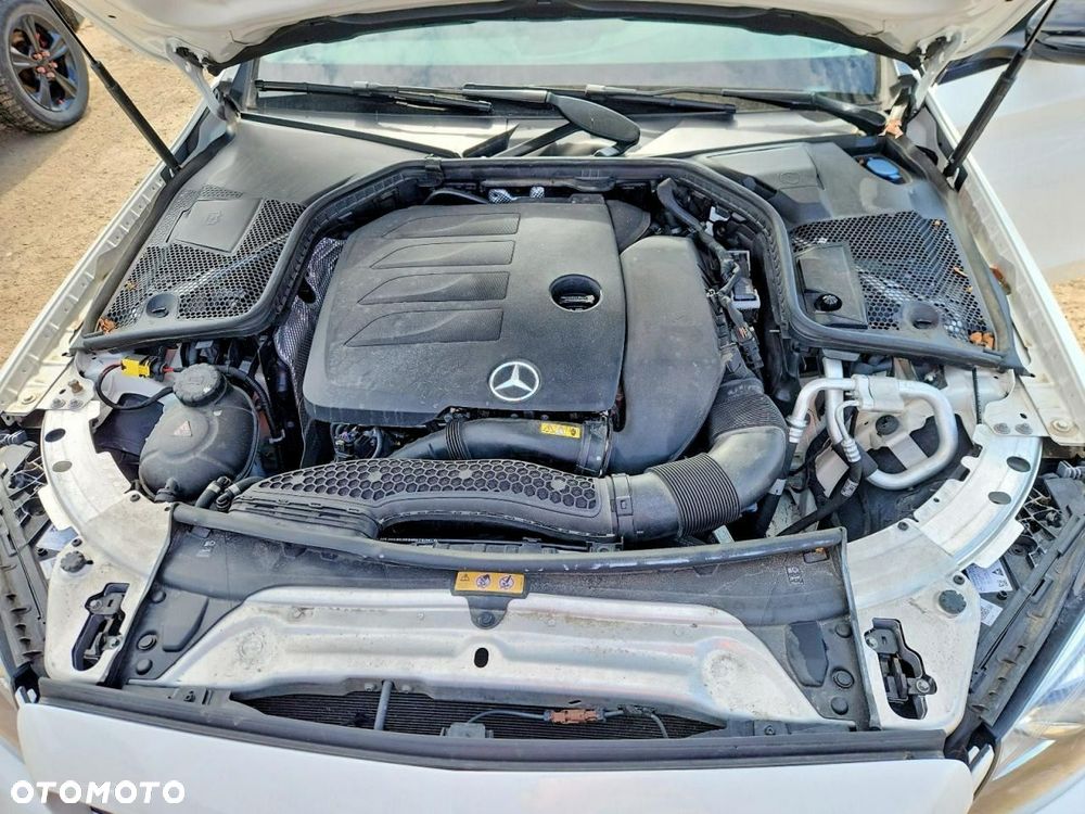 Mercedes-Benz Klasa C 300 4Matic 9G-TRONIC AMG Line - 11
