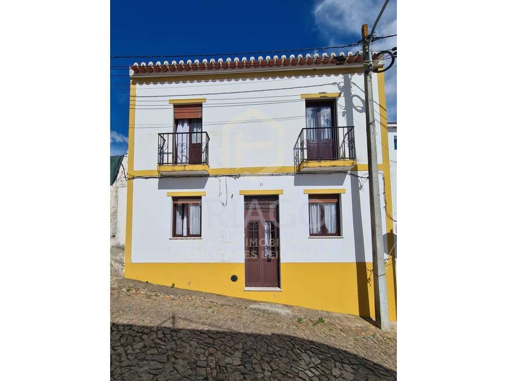 Moradia T4 com 2 Frentes no Centro de Barrancos - Vende se Mobilada - Grande imagem: 2/26