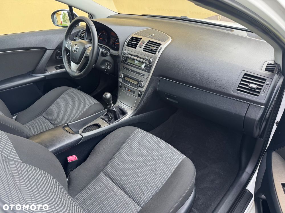 Toyota Avensis 1.8 Luna - 25