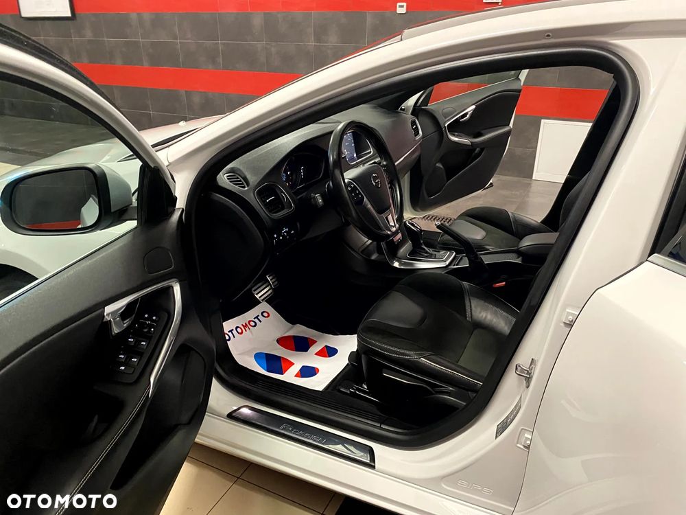Volvo V40 D3 Drive-E R-Design Momentum - 16