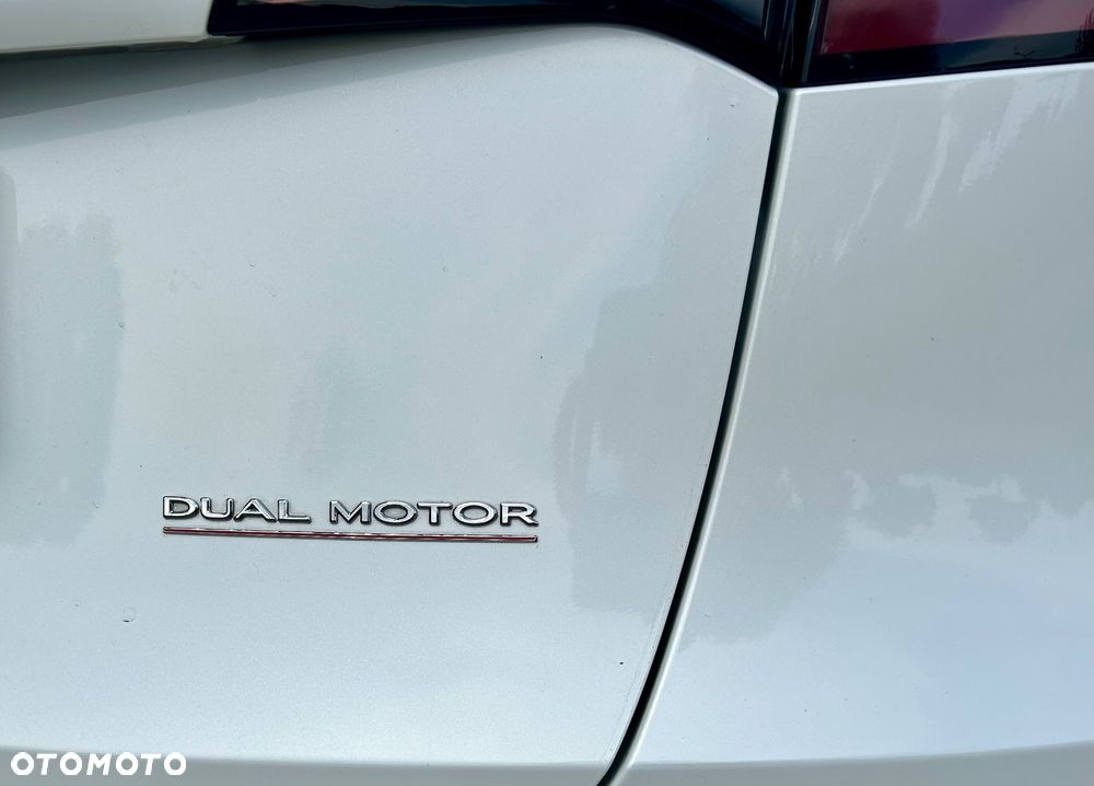 Tesla Y Performance Dual Motor AWD - 10