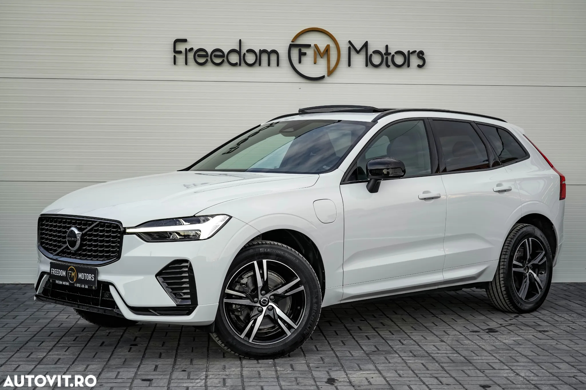 Volvo XC 60 T6 AWD Plug-in Hybrid Ultra Black Edition - 5