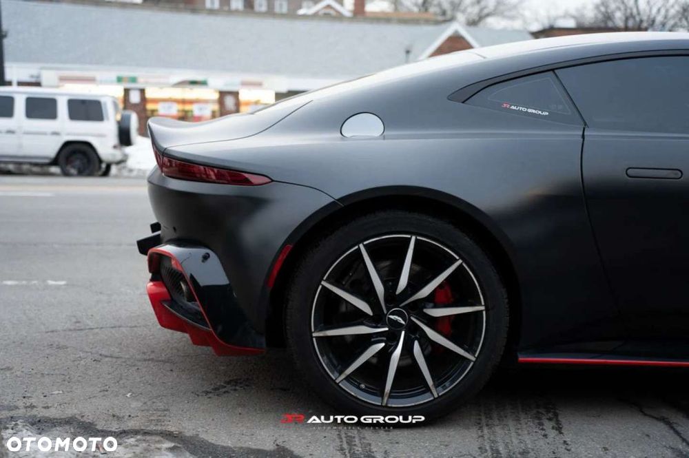 Aston Martin Vantage - 4