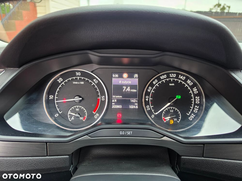 Skoda Superb 2.0 TDI DSG Premium Edition - 31