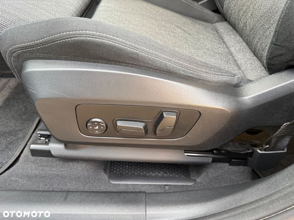 BMW Seria 2 218i - 31