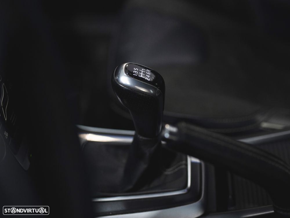 Volvo V40 2.0 D2 R-Design - 16