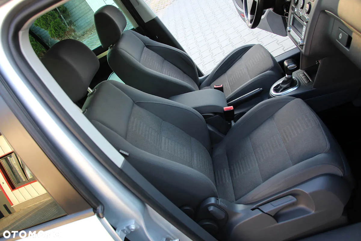 Volkswagen Touran 1.4 TSI DSG Highline - 24