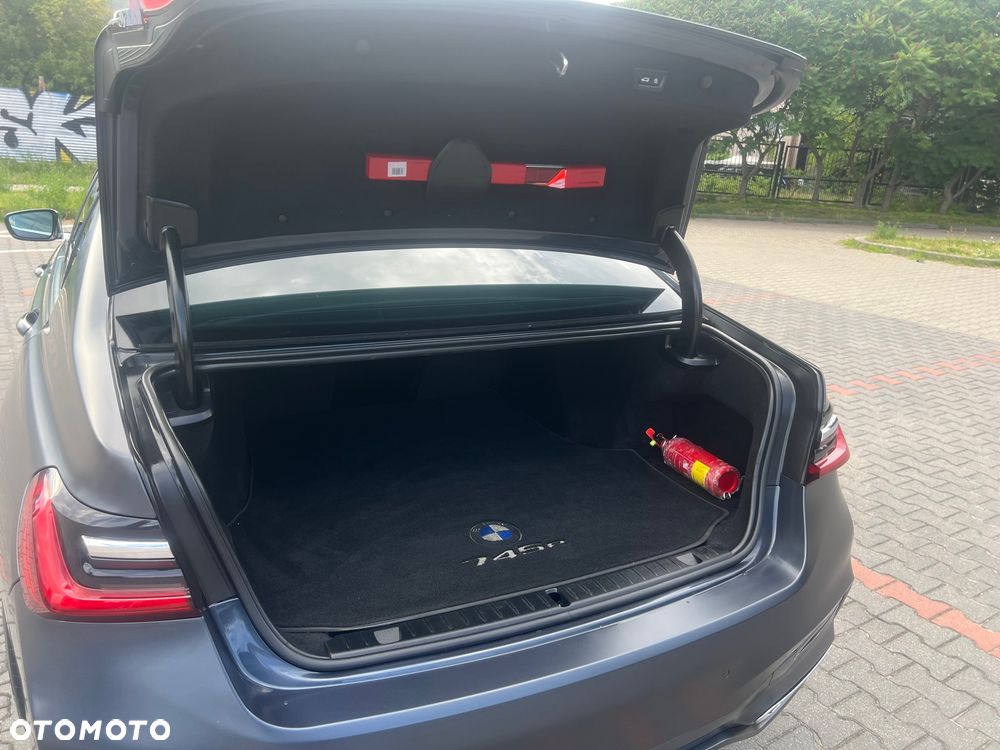 BMW Seria 7 745e - 28