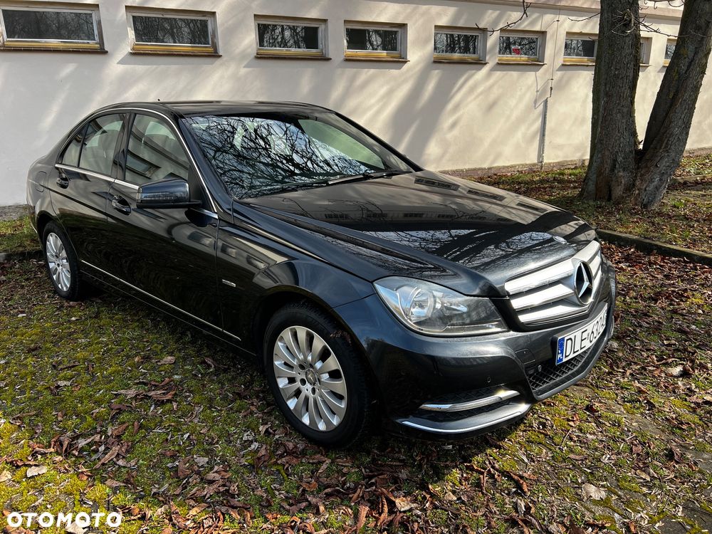 Mercedes-Benz Klasa C 180 CGI BlueEFFICIENCY Avantgarde - 2
