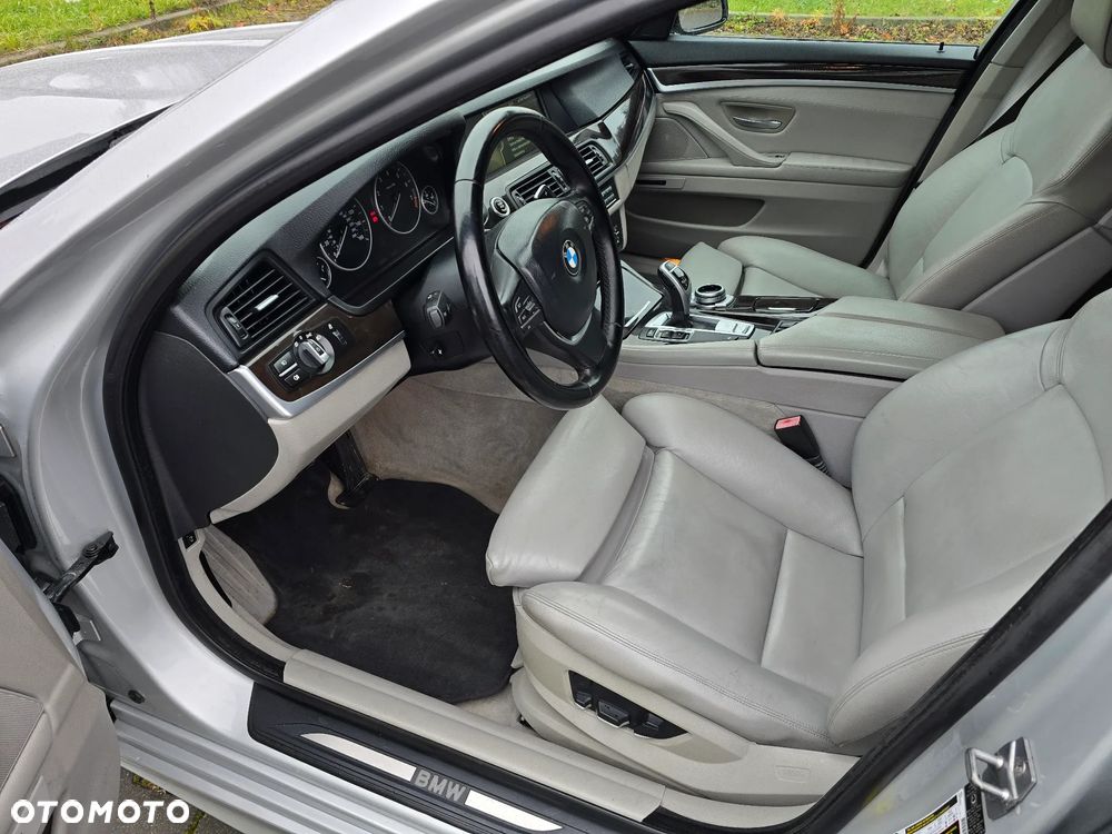 BMW Seria 5 528i Sport-Aut - 16