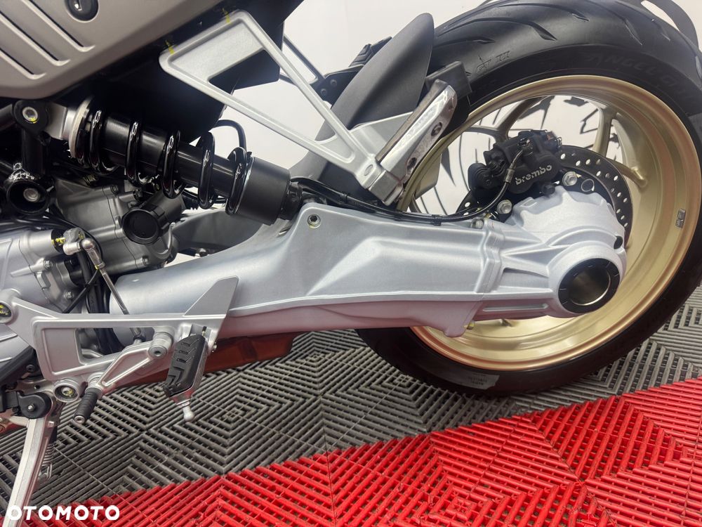 Moto Guzzi V100 Mandello - 18