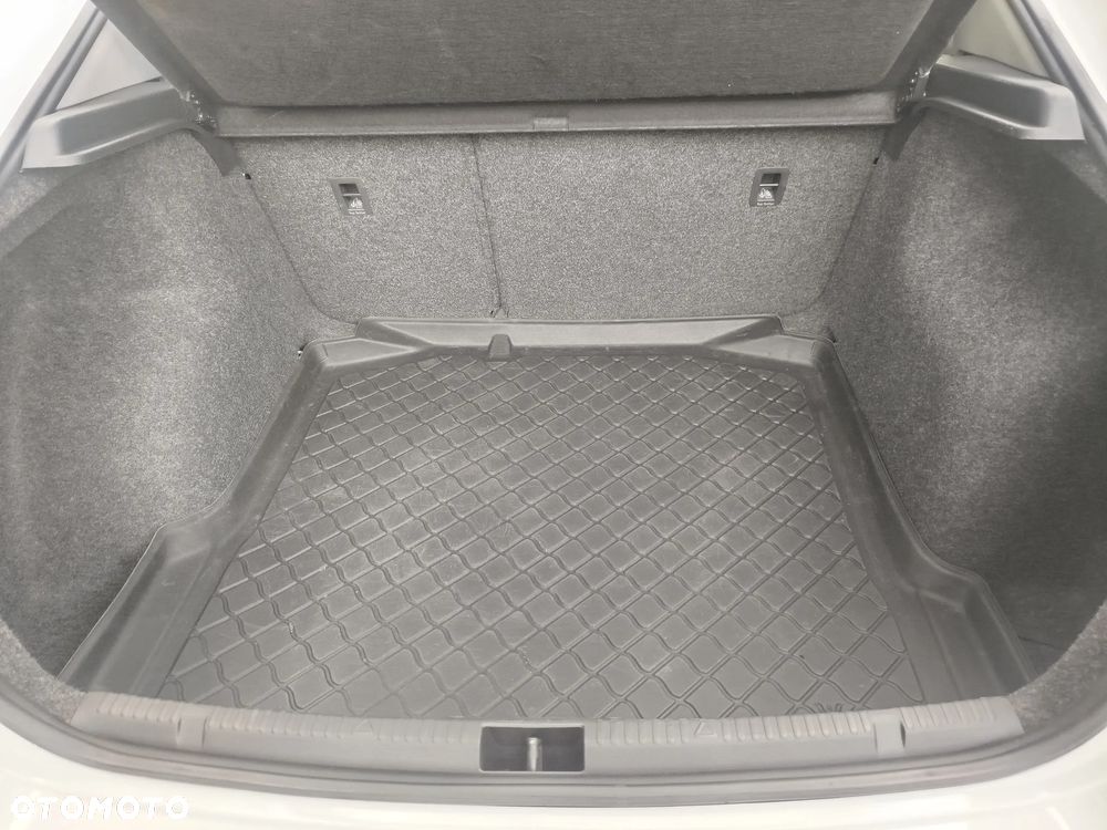 Skoda RAPID 1.2 TSI Ambition - 11