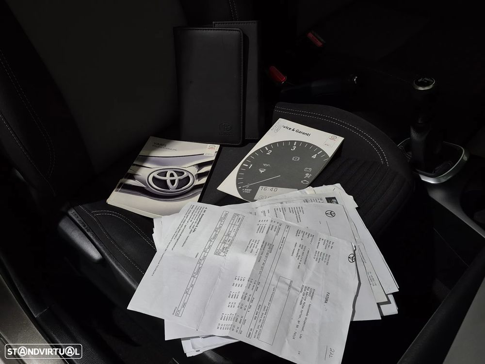 Toyota Yaris 1.0 VVT-i Comfort +PS+PT Techno - 30