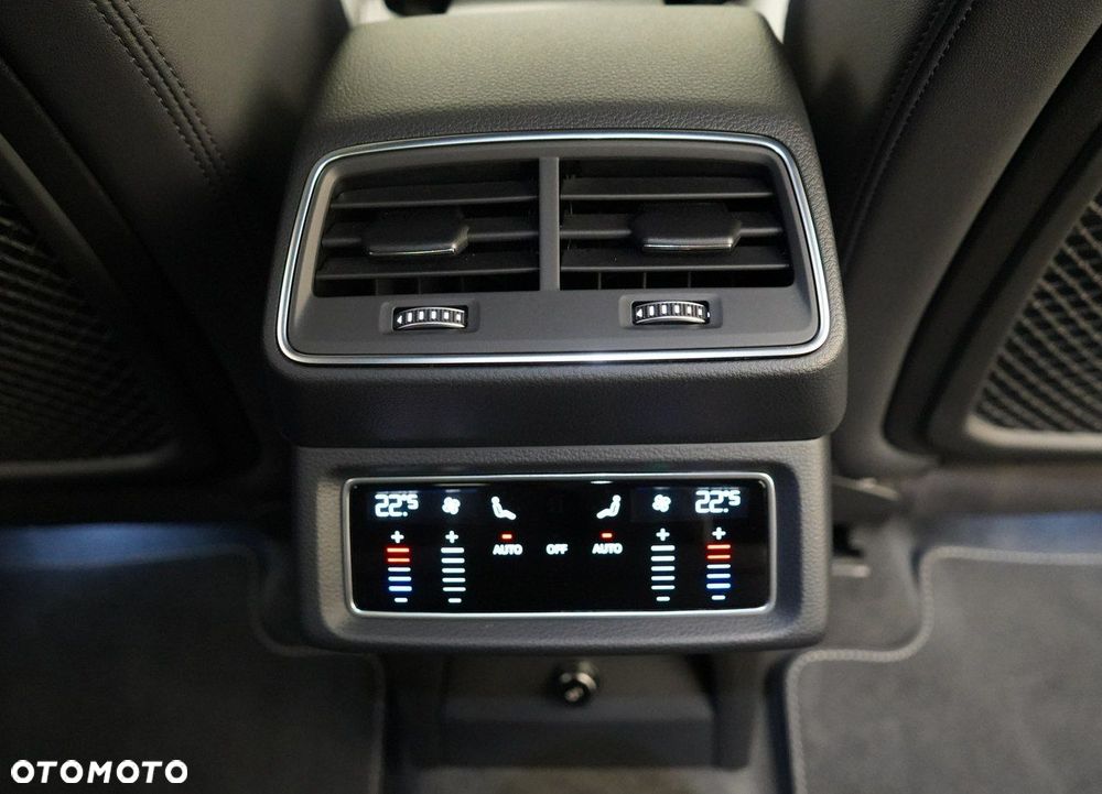 Audi Q8 Sportback e-tron - 16