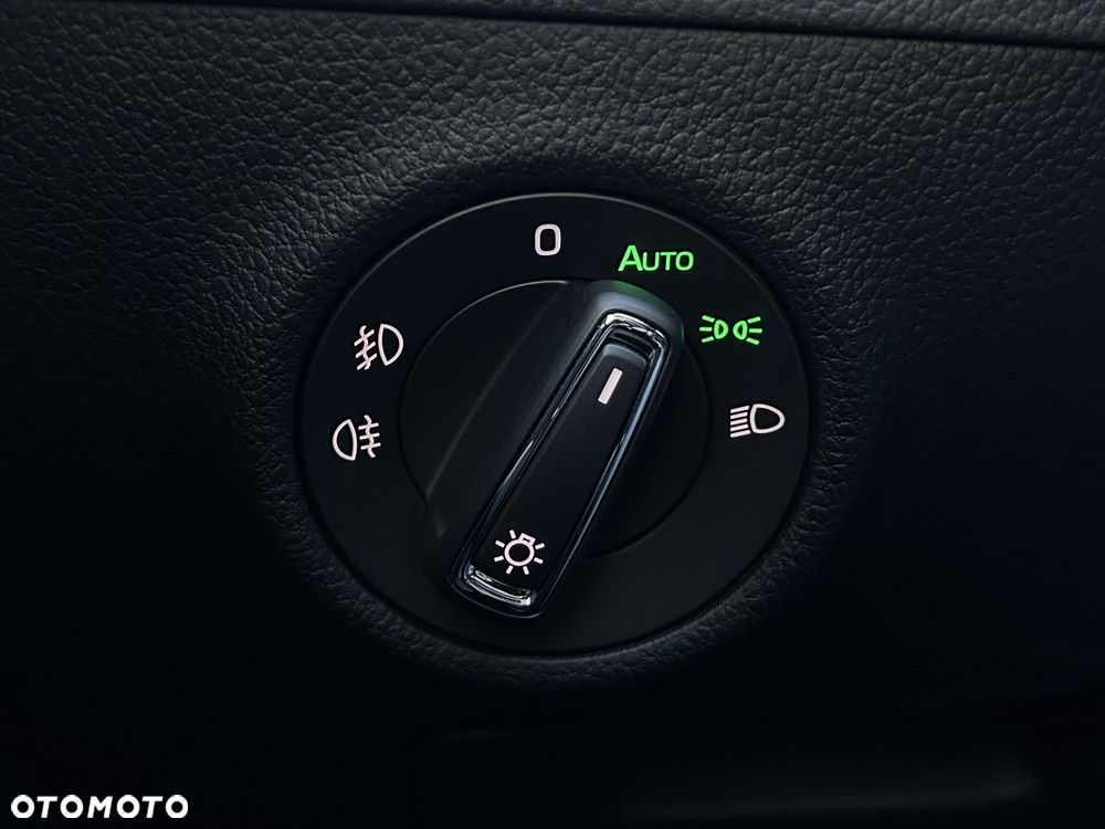 Skoda Superb 2.0 TDI DSG Ambition - 40