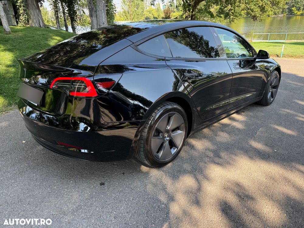 Tesla Model 3 - 4