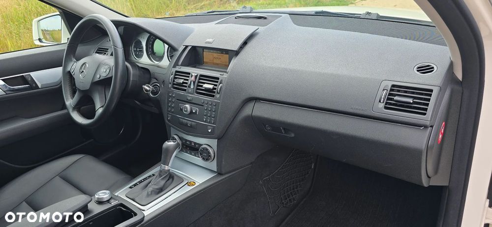 Mercedes-Benz Klasa C 320 CDI DPF 7G-TRONIC Avantgarde - 24