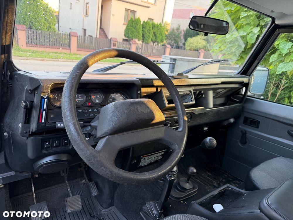Land Rover Defender - 12